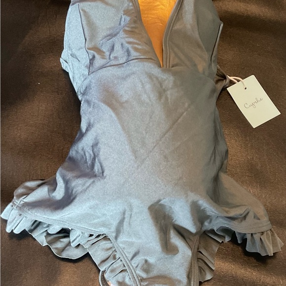 SALE CUPSHE ONE PIECE 🩱 SWIMSUIT.NWT. DARK GREEN WITH PADDED TOP,RUFFLED BODY - Picture 3 of 9